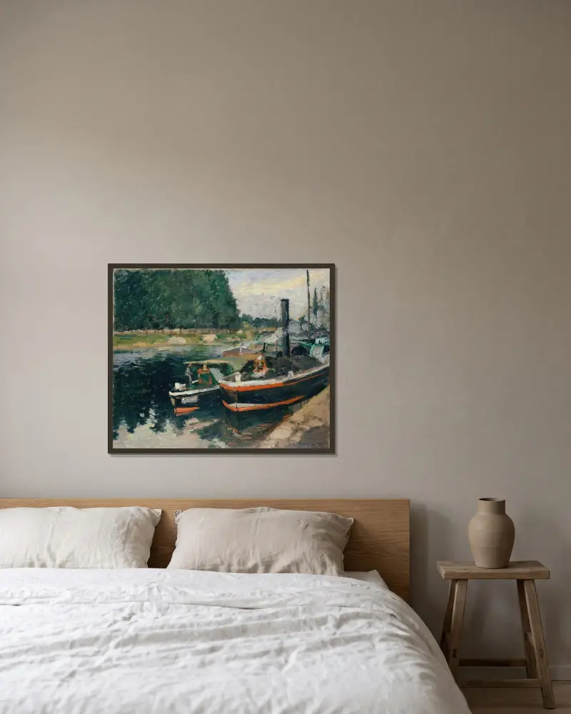 Barges at Pontoise av Camille Pissarro inramad på en vägg