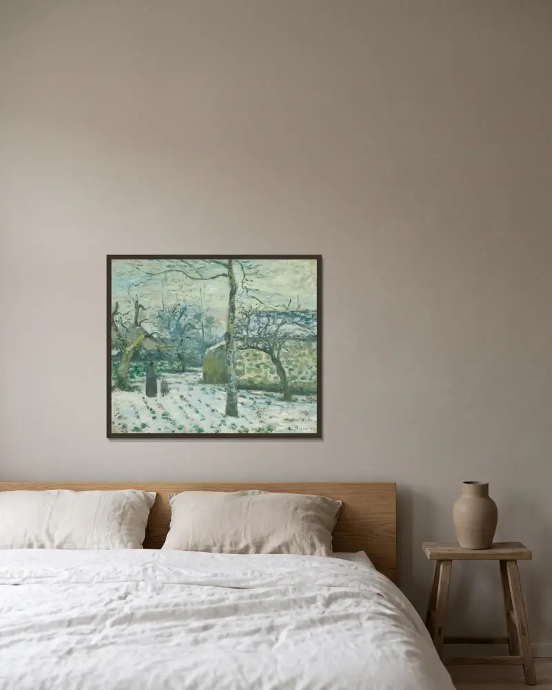 Effet De Neige À Montfoucault av Camille Pissarro inramad på en vägg