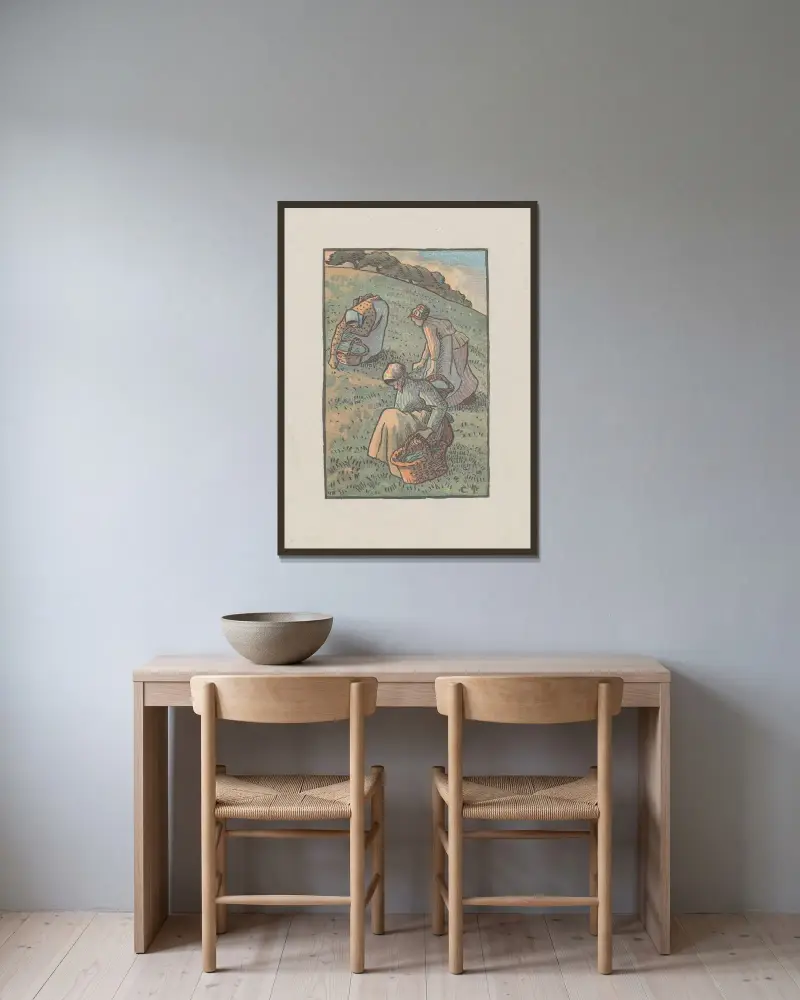Kvinnor som plockar gräs av Camille Pissarro inramad på en vägg
