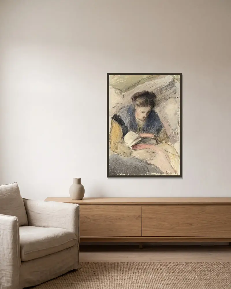 Jeune femme cousant av Camille Pissarro inramad på en vägg
