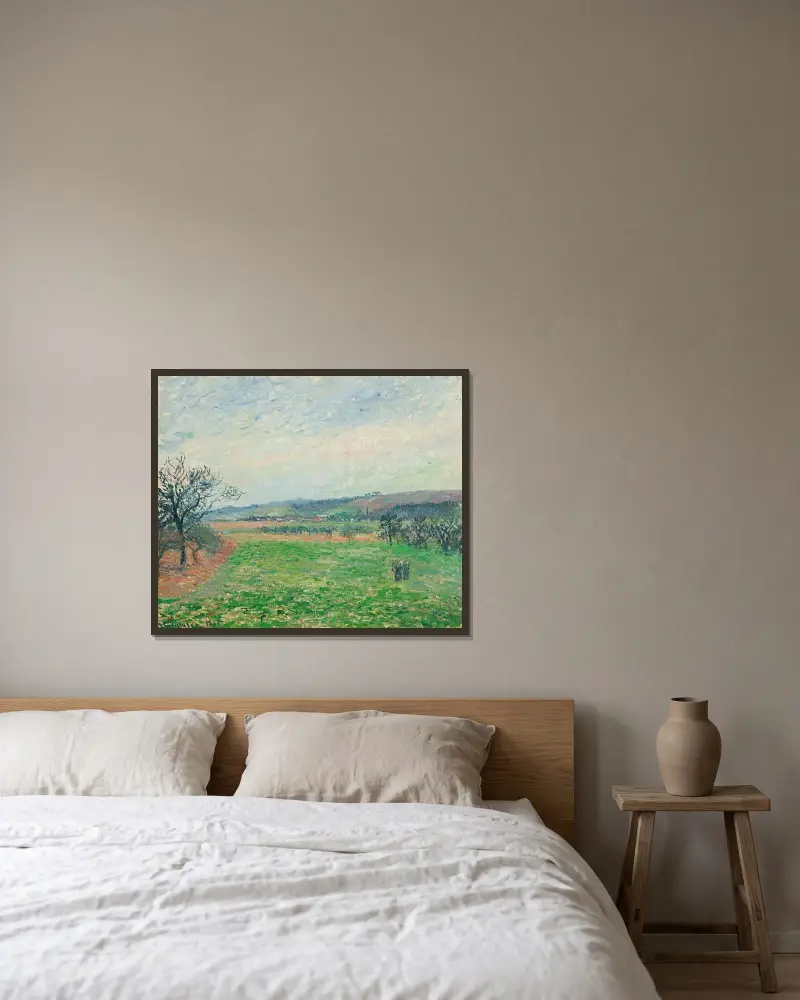Kullarna vid Gisors i gråväder av Camille Pissarro inramad på en vägg