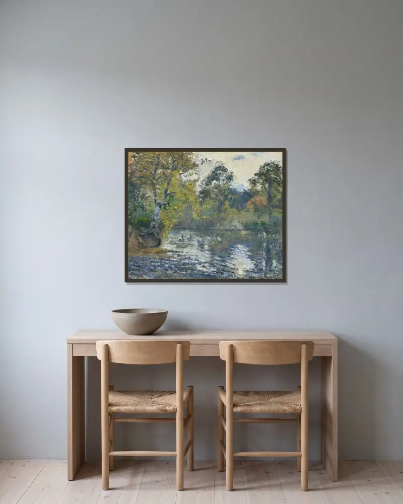 L’Étang de Montfoucault av Camille Pissarro inramad på en vägg