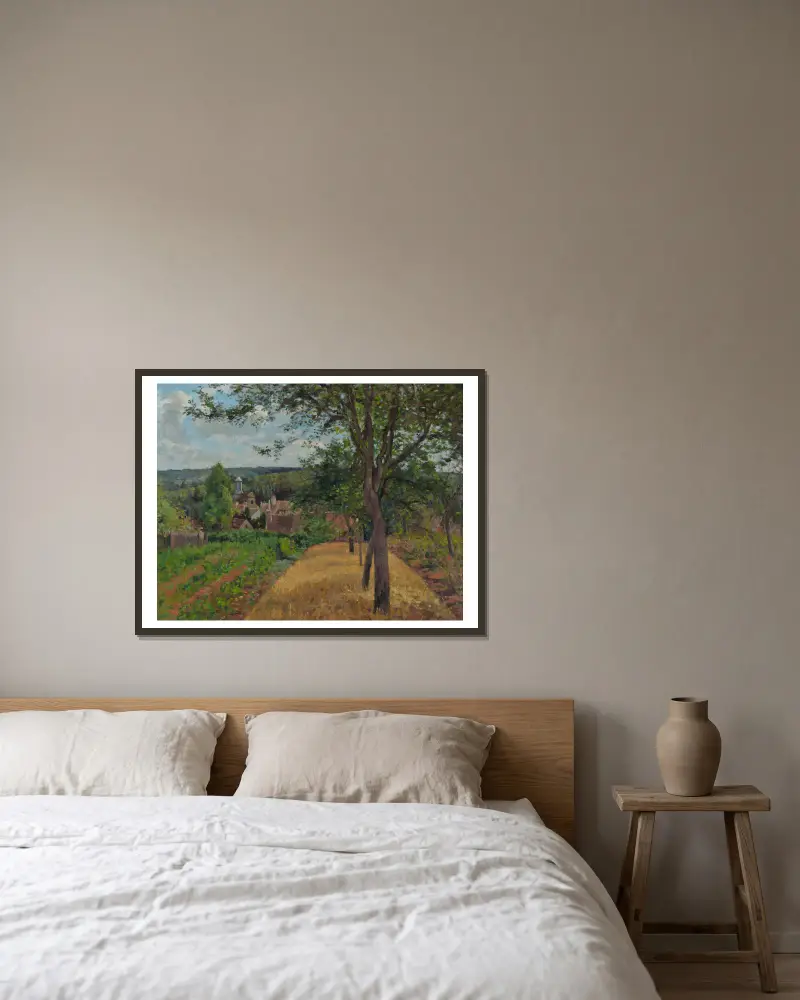 Orchards at Louveciennes av Camille Pissarro inramad på en vägg