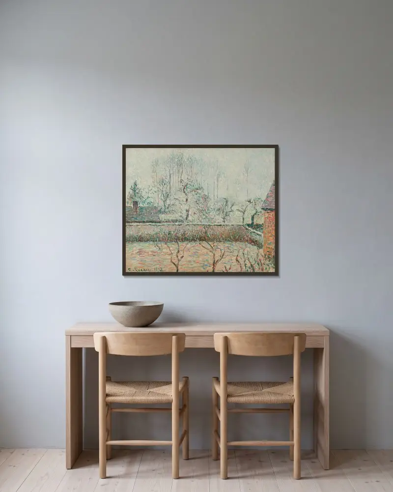 Paysage Avec Maisons Et Mur De Clôture, Givre Et Brume, Éragny av Camille Pissarro inramad på en vägg