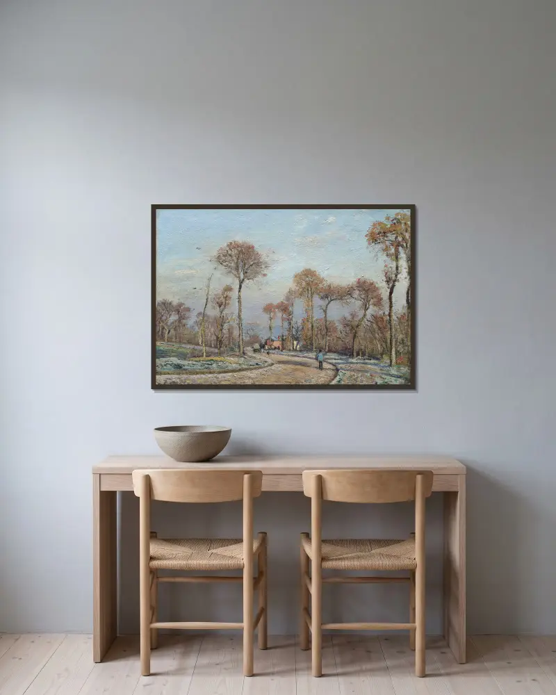 Vägen till Versailles, Louveciennes, morgonfrost av Camille Pissarro inramad på en vägg