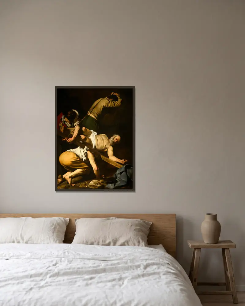 Crucifixion of St. Peter av Caravaggio inramad på en vägg