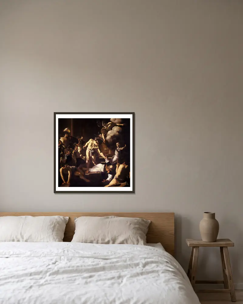 The Martyrdom of Saint Matthew av Caravaggio inramad på en vägg