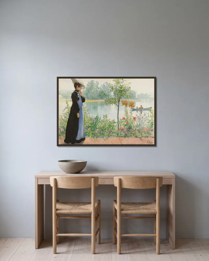 Karin am Strand von Carl Larsson gerahmt an einer Wand