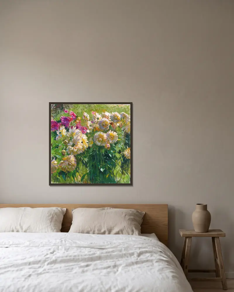 Dahlien von Carl Moll gerahmt an einer Wand
