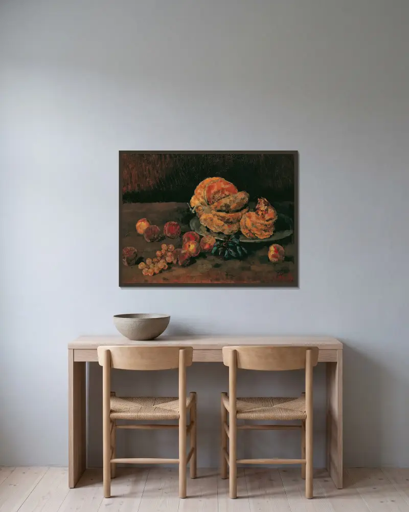 Stillleben mit Kürbis, Pfirsich und Weintrauben von Carl Schuch gerahmt an einer Wand