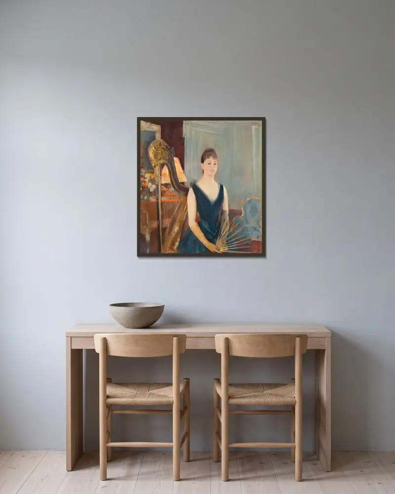 Sitzende Harfenspielerin mit Fächer von Paul César Helleu gerahmt an einer Wand