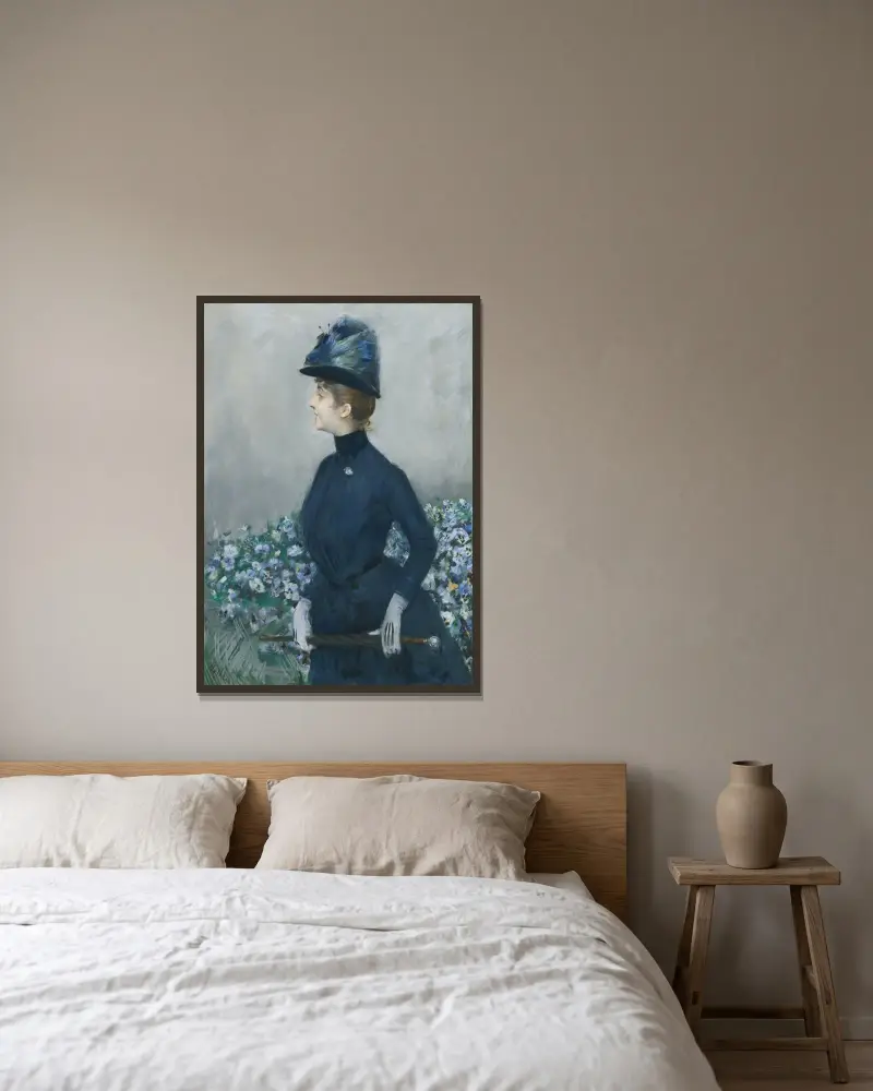 Kvinnan med blommor (Porträtt av Mathilde See) av Paul César Helleu inramad på en vägg