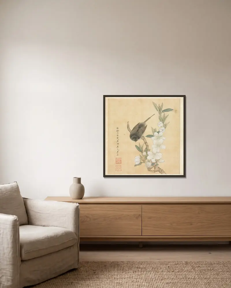 A Bird and Peach-Blossom Branch av Chen Hongshou inramad på en vägg