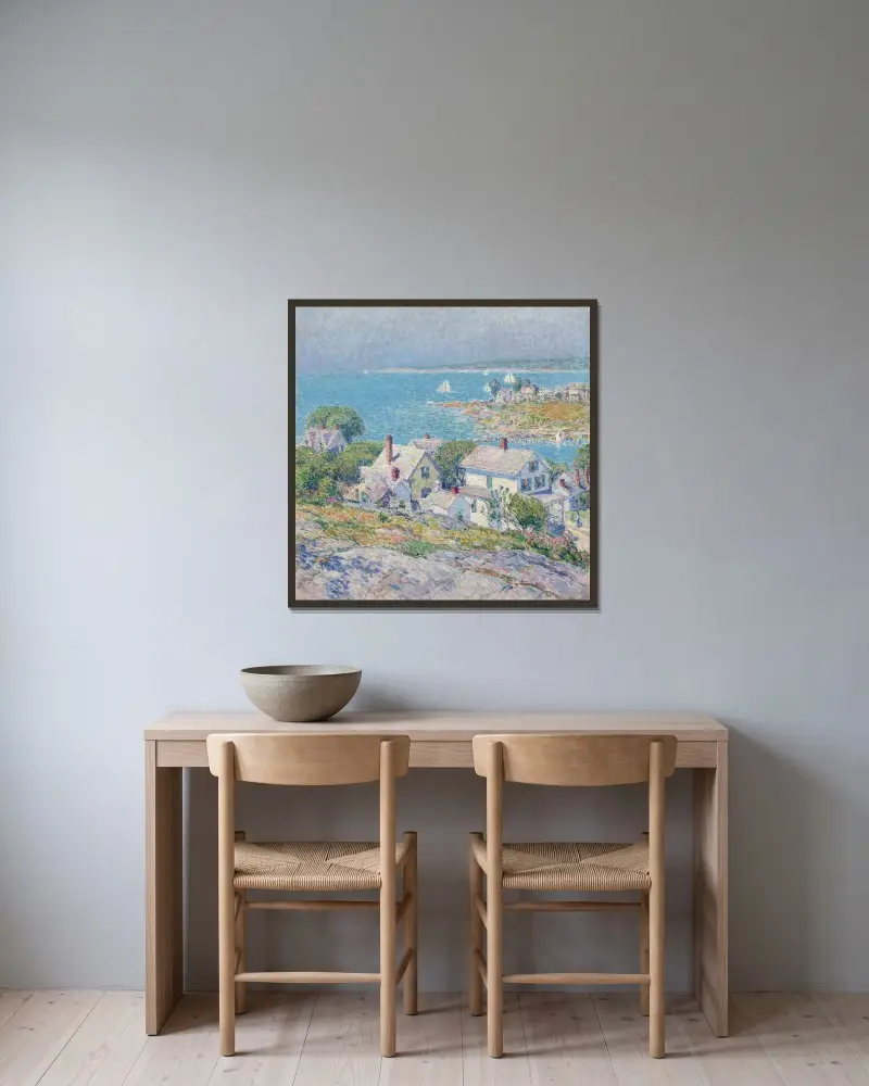 New England Headlands av Childe Hassam inramad på en vägg