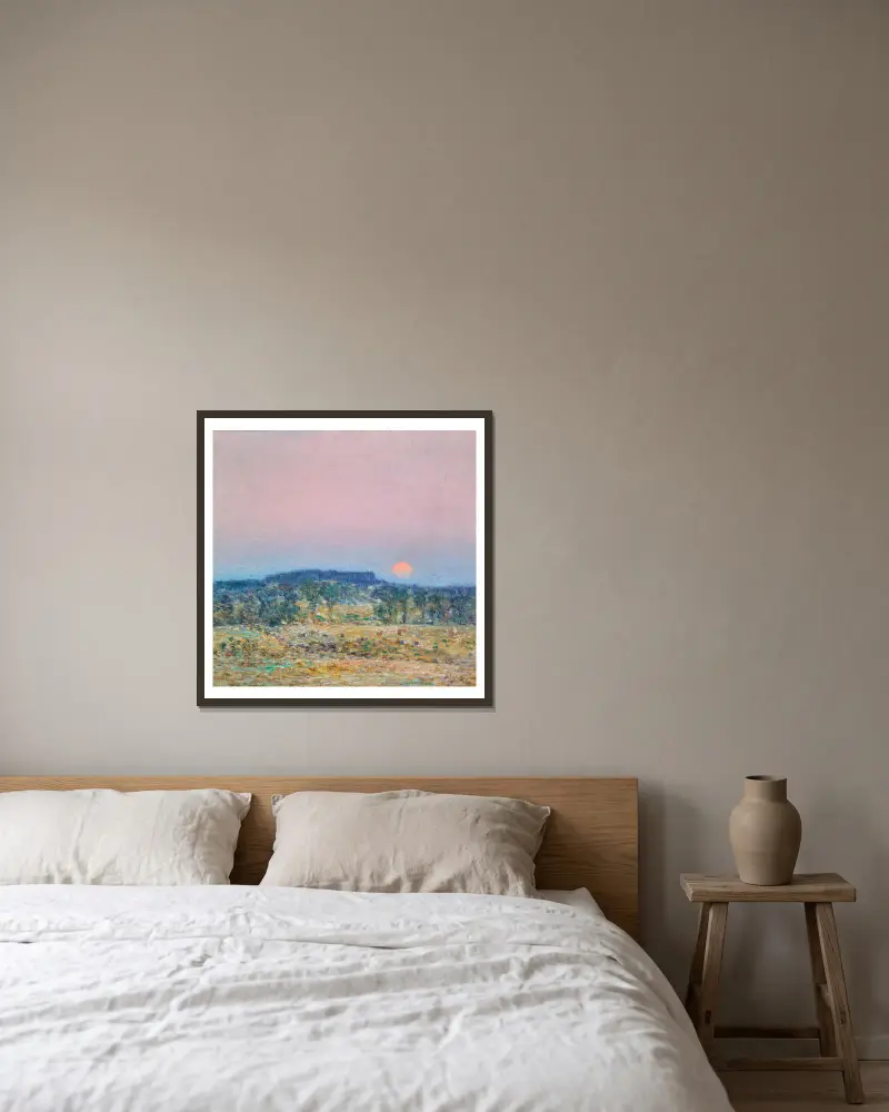 Septembermondaufgang von Childe Hassam gerahmt an einer Wand