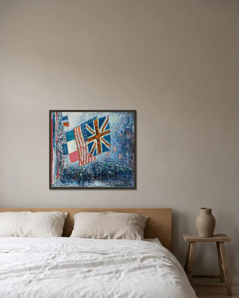 Den stora paraden av Childe Hassam inramad på en vägg