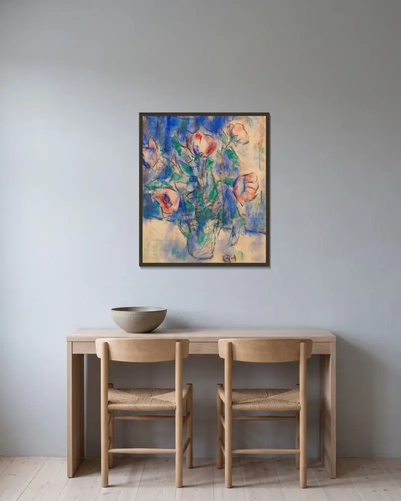 Röda blommor i en vas av Christian Rohlfs inramad på en vägg