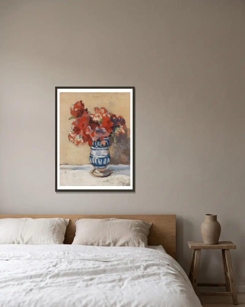 Flowers in a Blue Vase av Christopher Wood inramad på en vägg