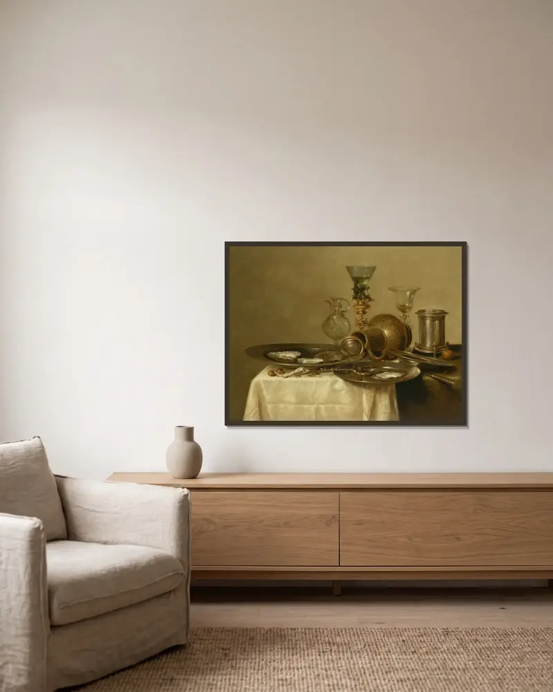 Three pewter plates with oysters, an over-turned stoneware jug, a silver salt cellar, a glass carafe, a roemer on a gilt cupholder av Willem Claesz Heda inramad på en vägg