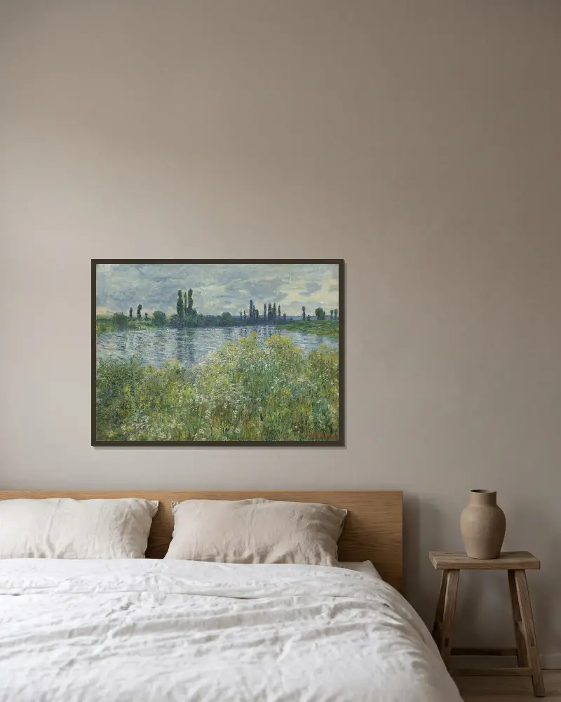 Banks of the Seine,Vétheuil av Claude Monet inramad på en vägg