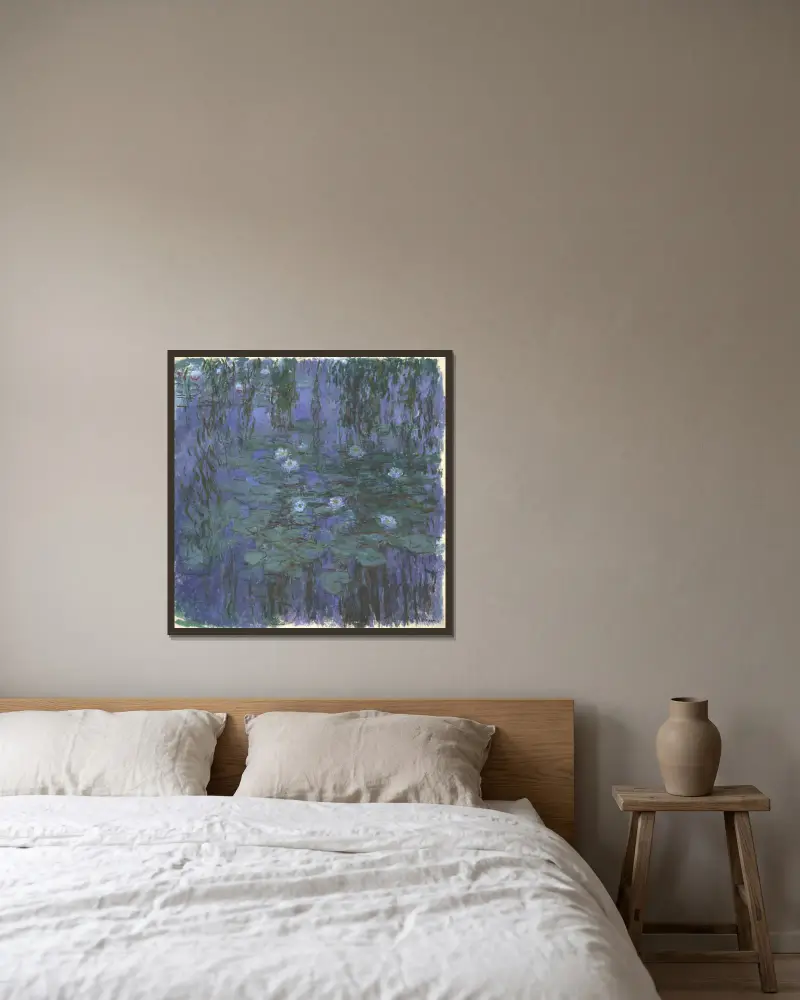 Blue Water Lilies av Claude Monet inramad på en vägg