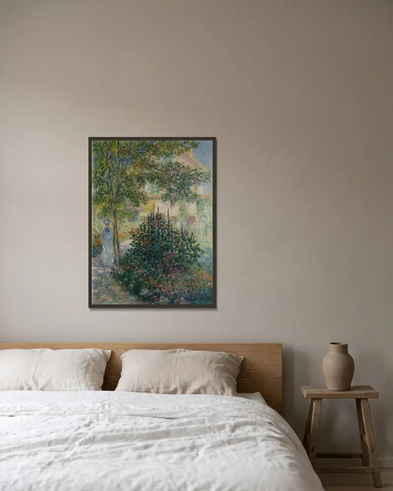 Camille Monet (1847–1879) i trädgården i Argenteuil av Claude Monet inramad på en vägg