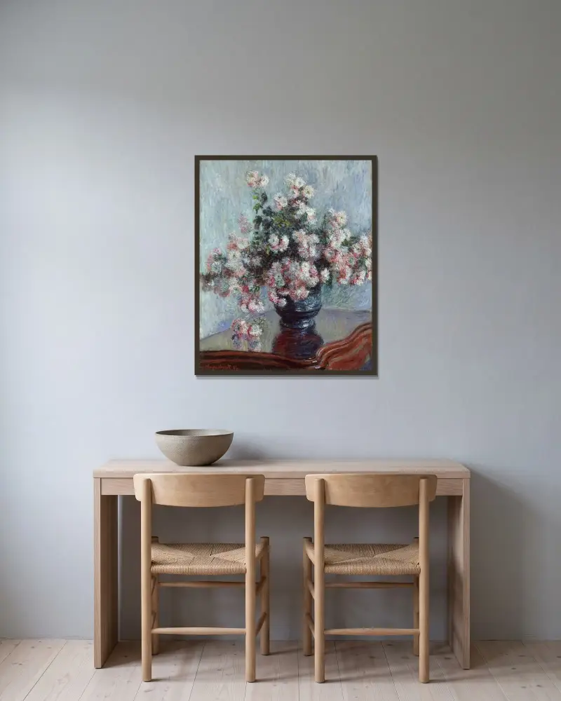 Chrysanthemen von Claude Monet gerahmt an einer Wand