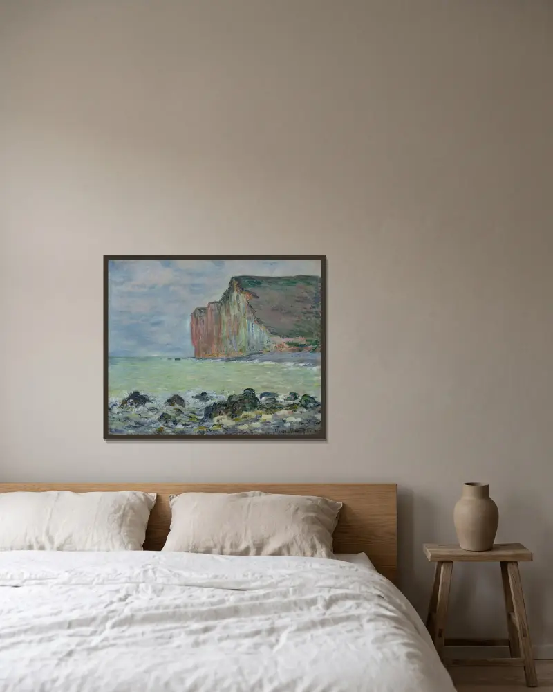Falaise des Petites-Dalles av Claude Monet inramad på en vägg