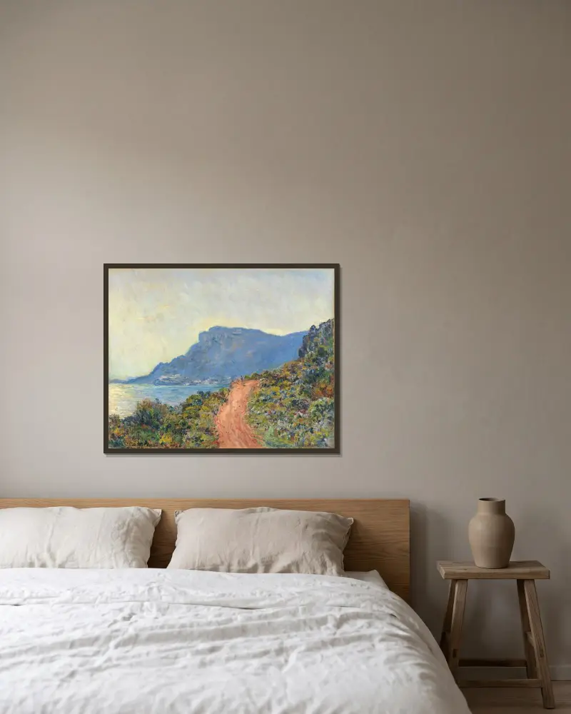 Die Küstenstraße bei Monaco von Claude Monet gerahmt an einer Wand