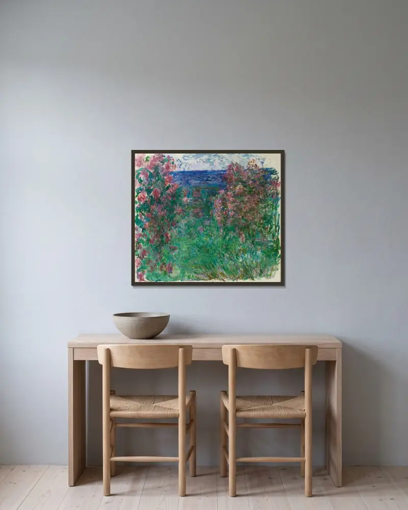 La Maison Dans Les Roses – nr 1 av Claude Monet inramad på en vägg