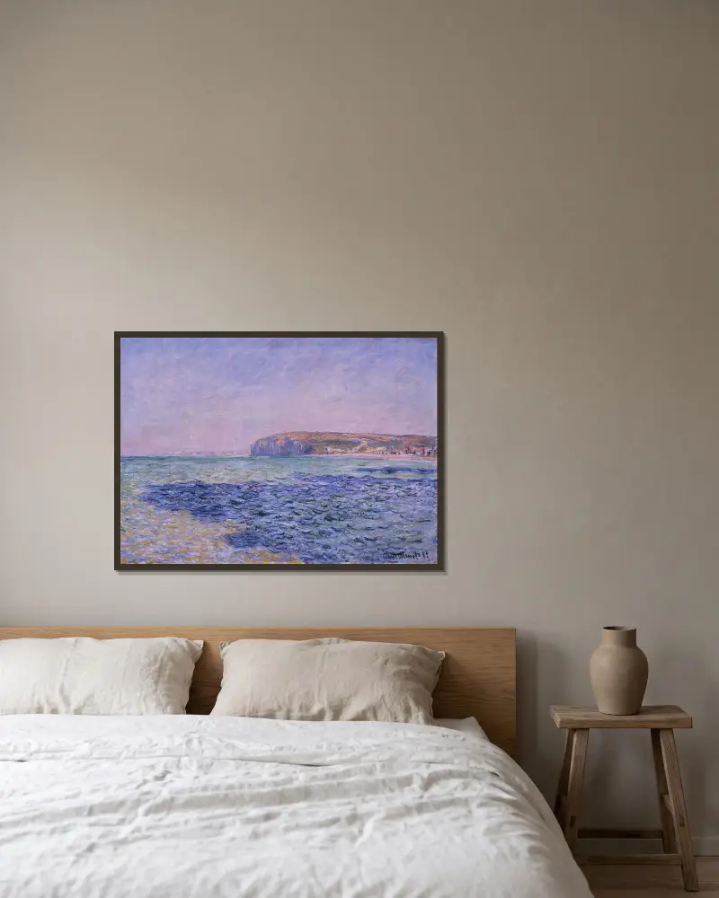Schatten auf dem Meer. Die Klippen von Pourville von Claude Monet gerahmt an einer Wand