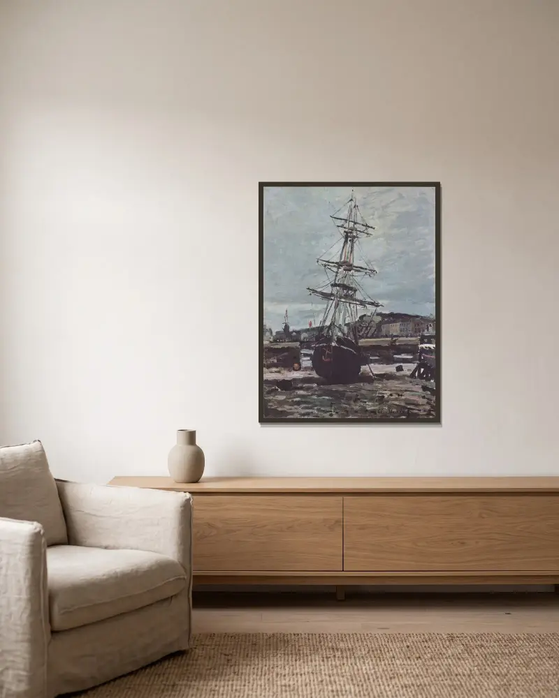 Gestrandetes Boot in Fécamp von Claude Monet gerahmt an einer Wand