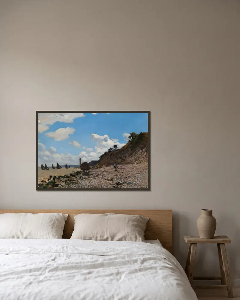 Der Strand von Honfleur von Claude Monet gerahmt an einer Wand