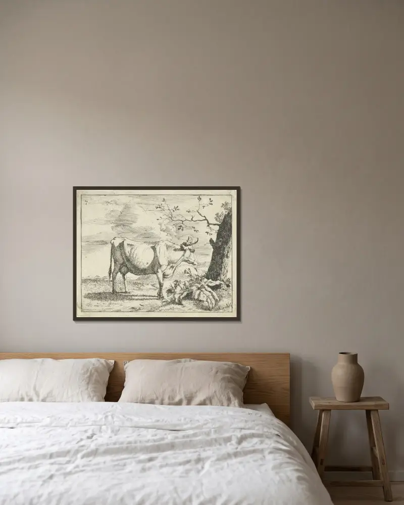 Kuh stehend bei einem Baum von Marcus de Bye gerahmt an einer Wand