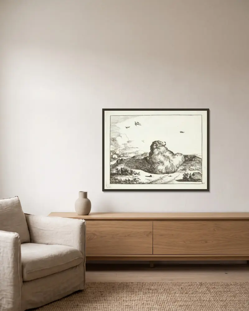Liegender Bär, von hinten gesehen von Marcus de Bye gerahmt an einer Wand