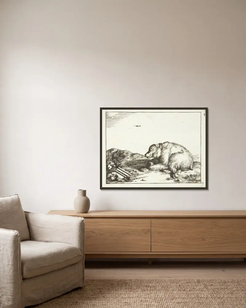 Liegender Bär, nach links gewandt von Marcus de Bye gerahmt an einer Wand