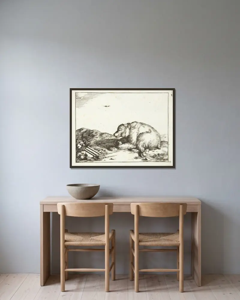 Liegender Bär, nach links gewandt von Marcus de Bye gerahmt an einer Wand