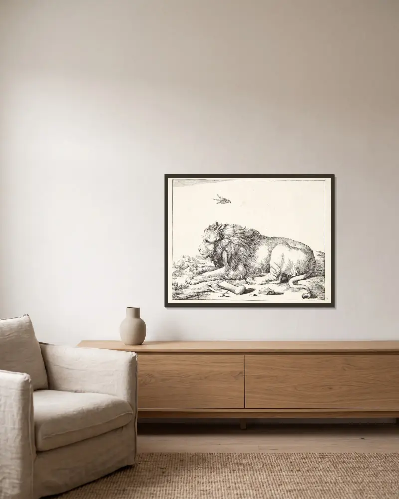 Liegender Löwe von Marcus de Bye gerahmt an einer Wand