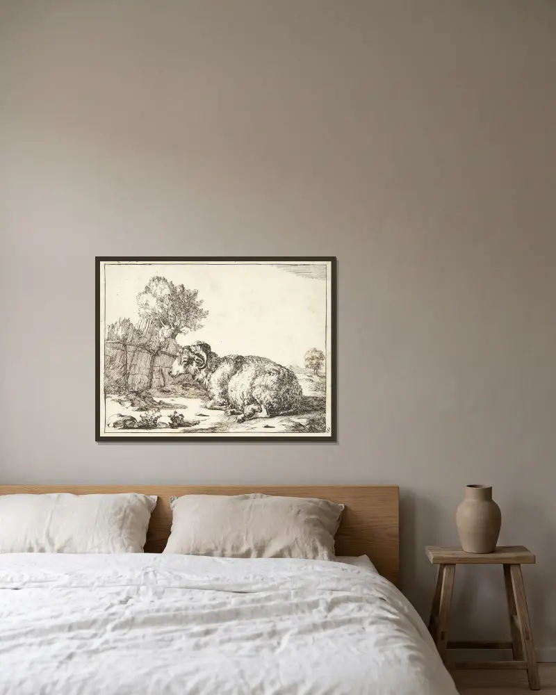 Liegender Widder, nach links gewandt von Marcus de Bye gerahmt an einer Wand