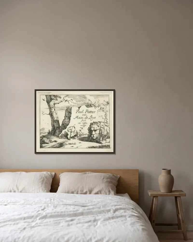 Liegender Löwe bei einem Baum von Marcus de Bye gerahmt an einer Wand