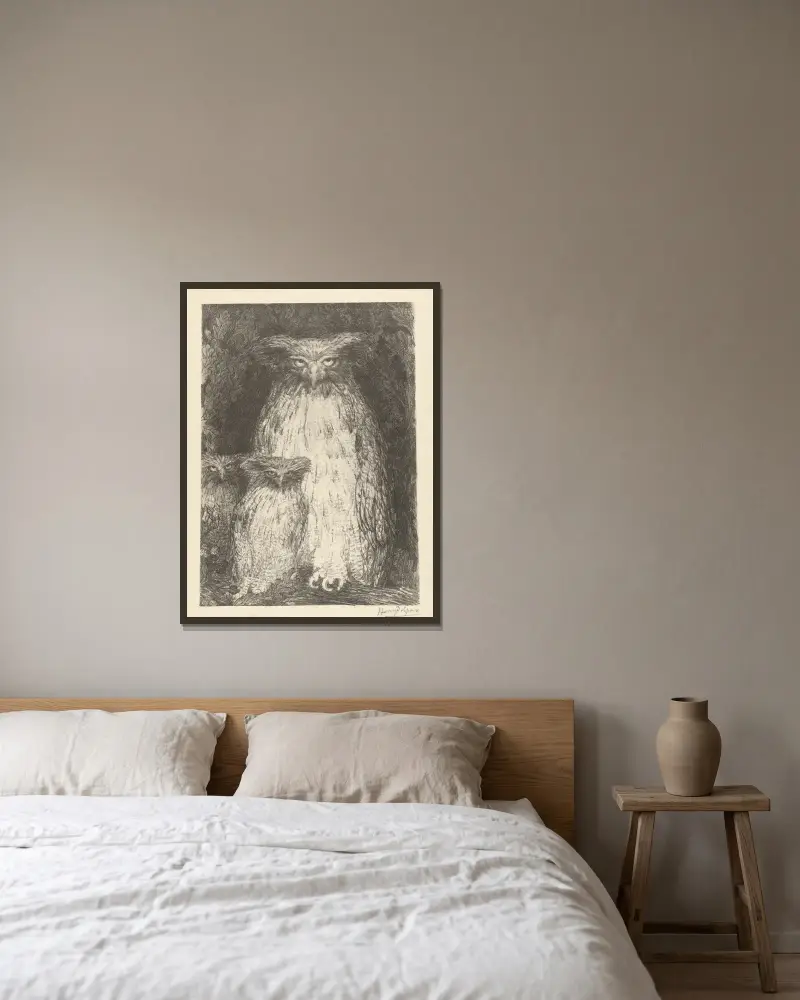 Studie dreier Eulen von Henry de Groux gerahmt an einer Wand