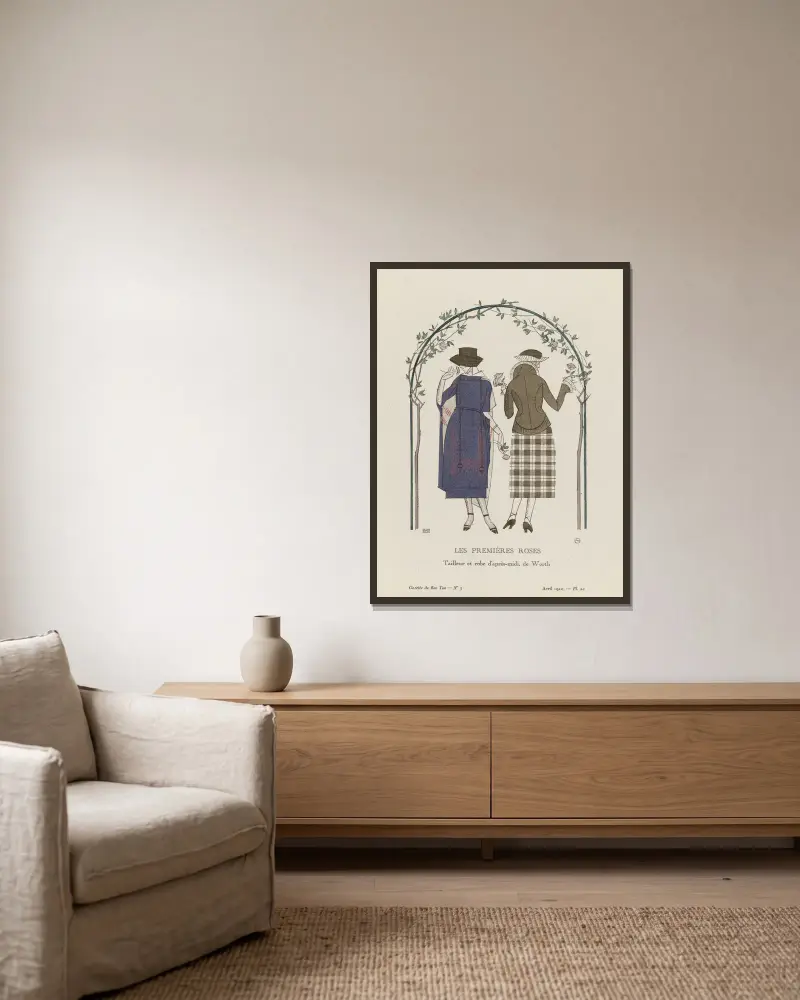 Die ersten Rosen, Tailleurkostüm und Nachmittagskleid von Worth, 1920 – Nr. 1 von Bernard Boutet de Monvel gerahmt an einer Wand