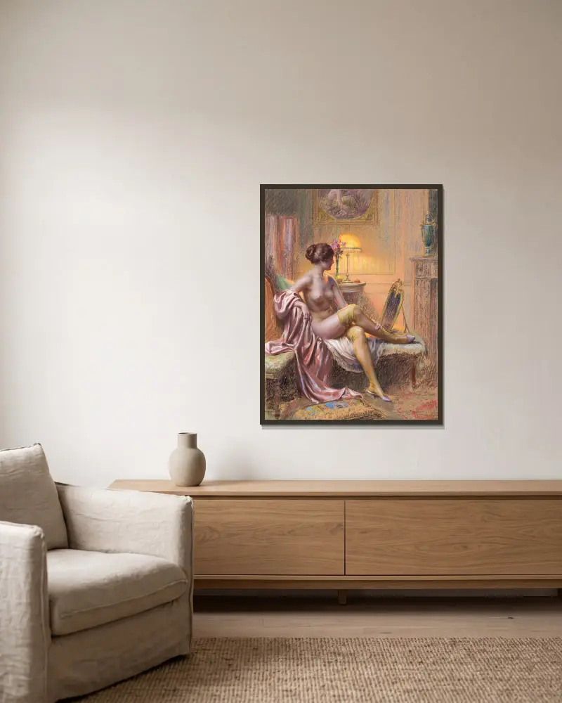 La Toilette par lampe av Delphin Enjolras inramad på en vägg