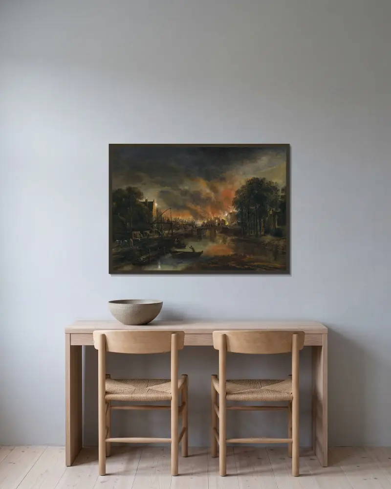 Månskenslandskap med brinnande by av Aert van der Neer inramad på en vägg