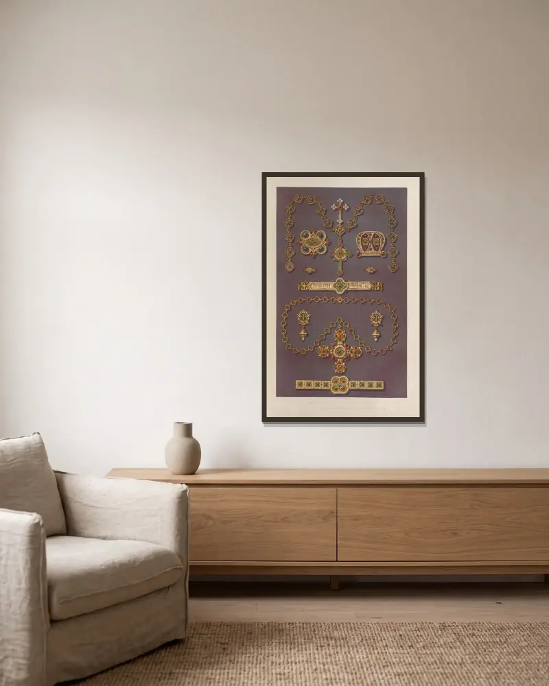 Von Pugin entworfener und von Hardman aus Birmingham gefertigter Schmuck von Matthew Digby Wyatt gerahmt an einer Wand