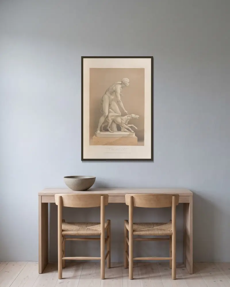 Der Jäger – eine Statue aus Marmor von Matthew Digby Wyatt gerahmt an einer Wand