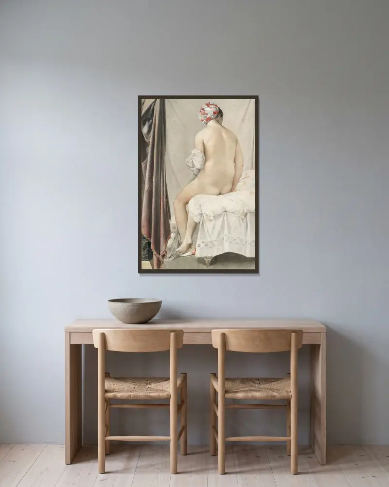 Die Badende von Jean Auguste Dominique Ingres gerahmt an einer Wand