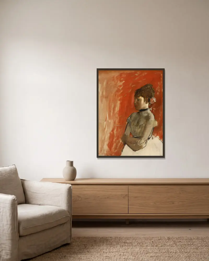 Tänzerin mit verschränkten Armen von Edgar Degas gerahmt an einer Wand