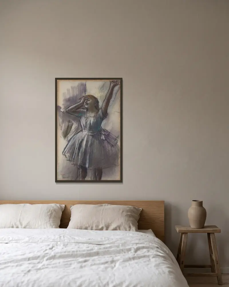 Tanečnice se protahuje, Edgar Degas v rámu na stěně