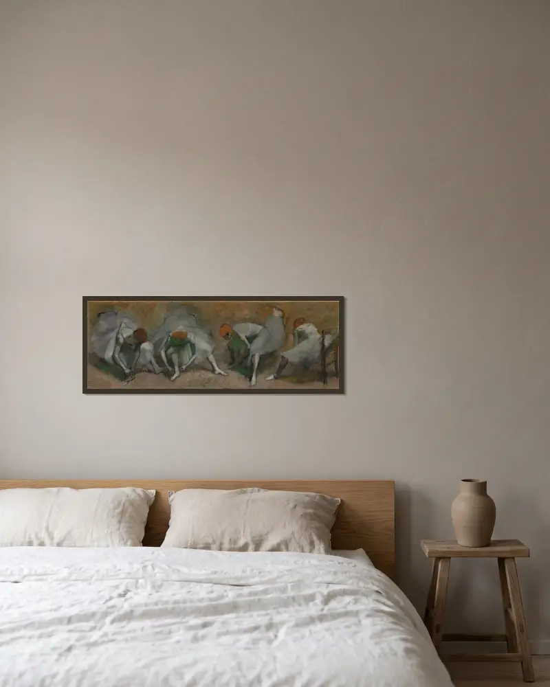 Fries aus Tänzerinnen von Edgar Degas gerahmt an einer Wand